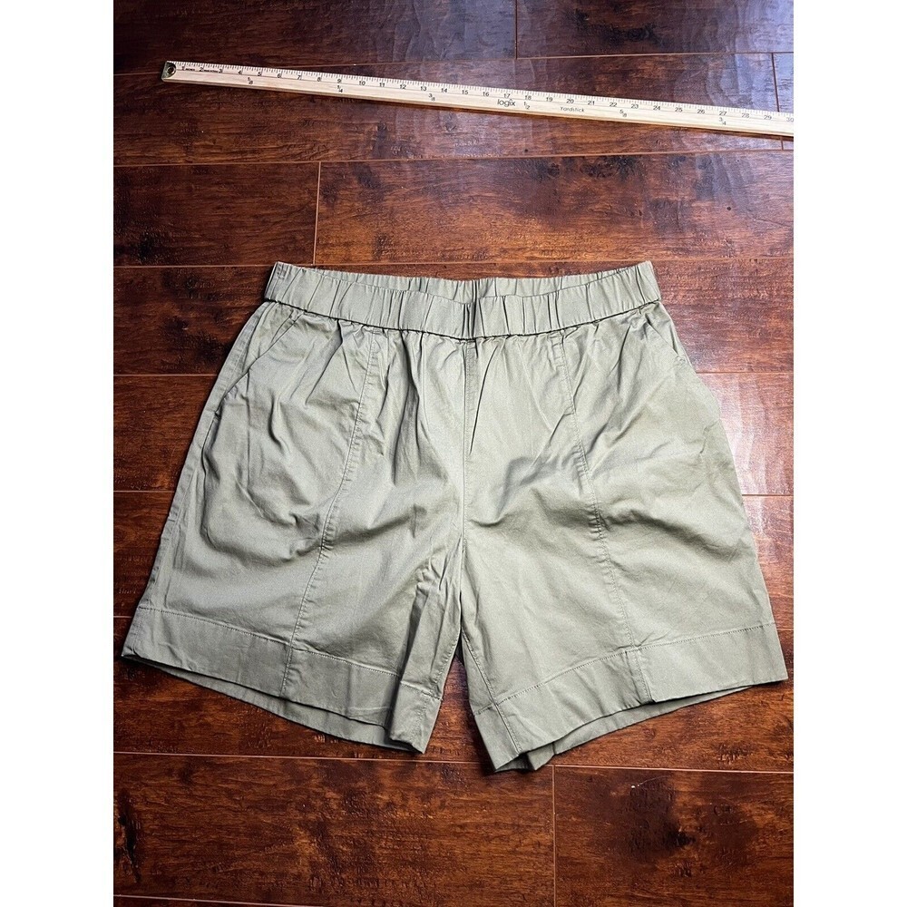 Duluth Trading Co Women's Khaki Green Shorts
